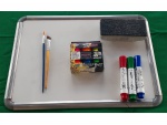 Quadro  mágico para pinel com apagador, três marcadores recarregáveis nas  cores verde/azul/vermelho e kit com  6 potes de tinta neon para  tecido15 ml. Cada e dois pincéis. 40 x 30 cm.