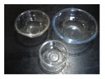 Três bowls de vidro, Diam. 26 a 17, Alt. 10 a 6 cm.