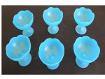 Seis taças para sorvete/sobremesa em plástico duro na cor azul com bordas onduladas, Alt. 10, Diam. 11 cm.