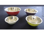 Quatro  bowls em alumínio com parte externas coloridas, Diam.28 a 16 e Alt. 10 a 6 cm.
