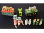 Onze peças em madeira sendo par de caixas  pintadas à mão  com pega representando tigre e 9 escultórios representando animais diversos, no estado,  14 x 7,  Alt. 14 cm.