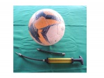 Bola  de football e bomba de encher Penalty