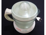 Espremedor elétrico para frutas Mondial turbo citrus.