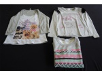 Três blusas femininas n.8 de manga comprida na cor grafite com obreiras pretas, uma com estampa de cachorros e outra de moletom.
