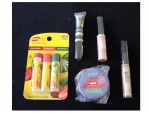 Kit de beleza com 5 produtos americanos,  3 NYX sendo 1 lip oil, 1 correctuer, 1 glow, embalagem com 3 Lip Balm Carmex  e 1 Lip mask.