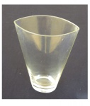 Vaso em demi cristal, borda com imperceptíveis bicados. Alt. 5 cm.