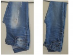 Duas calças jeans femininas Tam. P. sendo uma delas customizada.