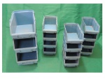 Caixas organizadoras de plástico duro azul, sendo 3 nos tamanhos 24 x 15, Alt. 12 cm e 12 medindo 18 x 10,Alt. 8  cm.