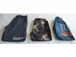 Três bermudas infanto juvenis, Tam. 9 aprox. duas na cor azul marinho, um estampado.