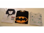 Duas camisas e uma camiseta regata infanto juvenil masculinas,  Tam. 10, sendo uma com motivo do Batman, uma polo branca e marinho e uma listrada.