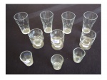 Dez copos de vidro diversos, sendo 4 para água lapidados.