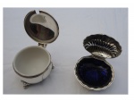 Duas peças espessuradas à prata Eberle sendo uma queijeira e um porta caviar em formato de concha com o vidro azul original, Alt. 9, Diam. 12, Alt. 6. e  Diam. 11 cm.