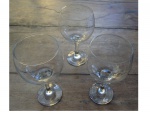 Três taças baloon para vinho tinto em cristal translúcido, 20 x 9 cm.