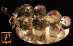 Exuberante Cacho de uva decorativo elaborado em cristal com diferenciada lapidação medindo 15 cm aproximadamente.Acompanha base em espelho