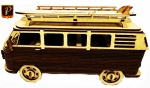 Exuberante e linda miniatura Kombi esportiva, elaborado de forma artesanal em madeira/MDF trabalhada minuciosamente detalhada , medindo 26 cm aproximadamente.