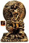 Linda escultura "AFRODITE ",ricamente elaborada em resina maciça , toda detalhada com pintura dourada patinada  a mão, medindo 19 cm aproximadamente.