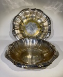 METAL PRATEADO  DOIS BOWLS PARA SERVIR  MARCADO MAESA ´PRATA FORTE'. DESGASTE INTENSO. MEDINDO 25X25 DE DIÂMETRO.
