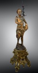 ARTE SACRA  IMAGINÁRIA REPRESENTANDO SÃO JOÃO BATISTA SOBRE PEDESTAL, PRESENÇA DE GRANDE CRUZ EM METAL E FAIXA COM A INSCRIÇÃO ECCE AGNUS DEI  "EIS O CORDEIRO DE DEUS". MEDIDAS: ALTURA TOTAL 47CM. ALTURA DA IMAGEM 32,5.