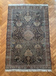TAPETE ORIENTAL - KIRMAN; MEDIDAS; 194 X 96. PONTOS COM ALGUM DESGASTE.