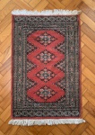 TAPETE AZERBAIJAN. PONTO PEQUENO, SEDA. MEDIDAS; 91 X 61.