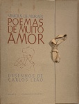 CARLOS LEÃO / VINÍCIUS DE MORAES. ÁLBUM DE ARTE: "POEMAS DE MUITO AMOR". EDITORA JB - LIVRARIA JOSÉ LYMPIO. SETEMBRO DE 1982. ÁLBUM COMPLETO COM 23 POEMAS DE VINÍCIUS DE MORAES E 25 DESENHOS DE CARLOS LEÃO. OBRA COMPLETA COM 80 PÁGINAS DISPOSTAS EM CADERNOS SOLTOS. ACONDICIONADA EM ESTOJO DE PAPEL CARTONADO RÍGIDO. ÓTIMO ESTADO. EXEMPLAR INTEGRALMENTE FOTOGRAFADO E FILMADO POR NOSSA EQUIPE. MEDIDFAS: 33 X 26 CM.