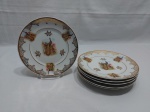 Jogo de 6 pratos de sobremesa em porcelana Real com estampa de pavão e detalhes ouro. Medindo 19cm de diâmetro.
