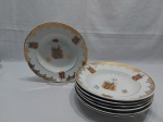 Jogo de 7 pratos fundos em porcelana Real com estampa de pavão e detalhes ouro. Medindo 23cm de diâmetro.