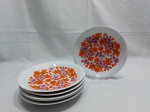 Jogo de 6 pratos fundos em porcelana Renner Medaillon flor laranja. Medindo 22cm de diâmetro.