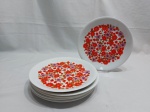 Jogo de 6 pratos rasos em porcelana Renner Medaillon flor laranja. Medindo 25cm de diâmetro.
