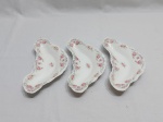 Jogo de 3 petisqueiras em porcelana francesa de Limoges floral. Medindo 21cm x 11cm.
