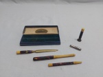 Antigo kit escritório em resina, composto de caneta, abre cartas, etc. No estado.