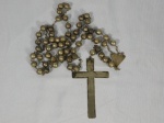 ARTE SACRA - Antigo crucifixo em metal prateado. Comprimento 112 cm.