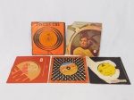 VINIL LP (5) - Cinco Compact Discs, sendo 4 da década de 70("Roberto Carlos - Erasmo Carlos", "Pat McManus", "Dave MacLean" e "Arjan Brass") e um 1 de 1968 ("Roberto Carlos em ritmo de aventura - Vol.2"). Capas com desgastes e mídias não testadas.