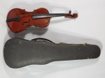 Violino em madeira da fabricante TRANQUILLO GIANNINI. Acompanha estojo original. Estojo no estado. Medida do estojo 7 x 62 x 19 cm.