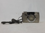 Câmera fotográfica analógica, fabricante PENTAX, modelo EFINA T. Acompanha bolsa protetora.  Med. 06 x 09 x 03cm.