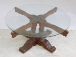 Mesa de centro em madeira com tampo de vidro. Med. da mesa 38 x 87 x 87cm e diam. do tampo 81cm.