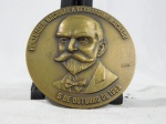 Medalha em bronze em Homenagem Nacional A Bernardino Machado, Câmara Municipal de Vila Nova de Famalicão. Diam. 8cm.