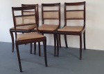 Quatro lindas cadeiras no estilo inglês, feitas em jacarandá e acento estofado de courvin. Dimensões: 89x44x43 cm.