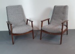 Gelli- 1960 - Belíssimo par de poltronas em madeira nobre e estofamento em tecido. Dimensões 84x54x74 cm.