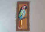 EILA AMPULA - Bela tapeçaria feita a mão, peça representando tucano, assinada no c.i.d. Dimensões: 80x30cm.