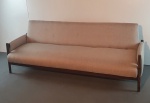 AUTOR DESCONHECIDO - Belíssimo sofá no estilo Michel arnout, estruturas em madeira maciça imbuia e estofado em tecido. Dimensõe: 76x200x70  cm.