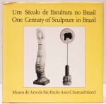 Um Século de Escultura no Brasil. Textos: P.M. Bardi, Jacob Klintowitz. Museu de Arte de São Paulo Assis Chateaubriand 1982. 152 páginas. Textos em português e inglês. Capa dura, sobrecapa. Rodolfo Bernadelli, Amadeu Zani, Francisco Leopoldo e Silva, Liuba Wolf, Ernesto De Fiori, Emanoel Araújo, Sérgio Camargo, Sérvulo Esmeraldo, Lygia Clark, Amilcar de Castro, entre outros artistas.