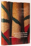 Artistas da Tapeçaria Brasileira - Marlene Trindade, Genaro de Carvalho, Arlinda Volpato, Concessa Colaço, Jacques Douchez, Norberto Nicola, Burle Marx, entre outros. 220 páginas. Capa dura, sobrecapa, grande formato. Textos em português, inglês e alemão.
