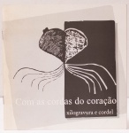 Com as cordas do coração: xilogravura e cordel. Curadoria: Gilmar de Carvalho. Memorial da Cultura Cearense, agosto de 2002. 24 páginas.