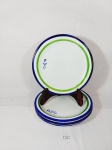 Jogo de 4 Pratos Rasos Borda Azul e verde   monogramado  FVC em Porcelana Germer . Medida: 25 cm diametro