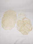Lote 15 P pequenas toalhas  diversos modelos para moveis em algodão . apresenta marcas de guardado Medida: Maior 22 cm menor 10cm