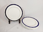 Jogo 6 pratos Rasos com decorados com faixa azul  Azul Cobalto e friso ouro em  porcelana Inglesa Royal Doulton Medida: 27 cm diametroem fina porcelana Inglesa -  decorada com arabescos, faixa em tom azul cobalto e detalhes a ouro.