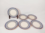 Jogo de 6 Pratos de Sobremesa em Ceramica Decorada Azul com bolinhas. 1 apresenta mancha Medida: 20 cm