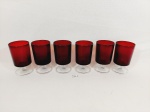 Jogo de 6 Taças Vinho Tinto em Vidro Vermelho pé disco translucido. Medida: 11 cm altura x 6,5 cm diametro
