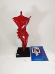 Escultura Arte Tridimensional Figura nº7 em Aluminio Pintado assinado Gloria Corbetta . ano 1983 Medida: 60 cm altura x 20 x 18 cm com catalogo